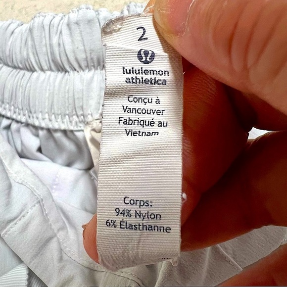 Lululemon athletica Women's Spring Break Away Shorts pockets ivory size 2 UPF 50 - Picture 4 of 8